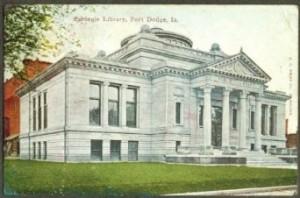 This postcard shows an image of the Fort Dodge Public Library I remember. The Carnegie building closed on November 30, 2000. The new library opened in by the City Square in January 2001.